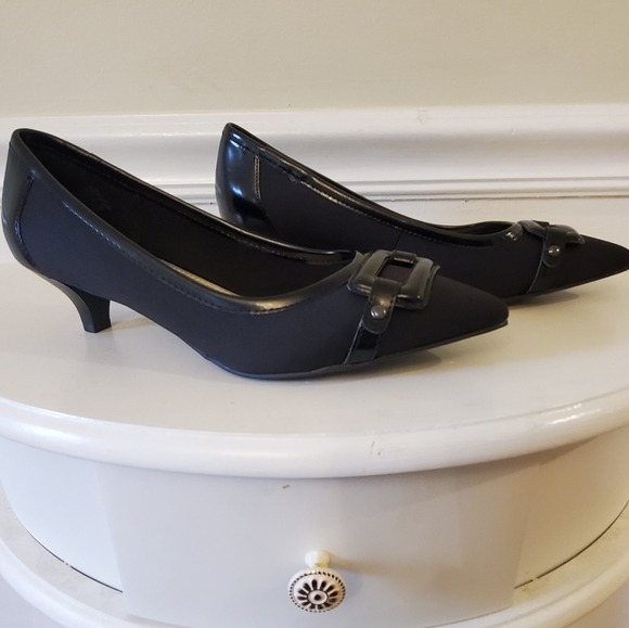 Anne Klein IFLEX *Melanie Black Pointed Kitten Heel- Size 8.5M- Great condition - Picture 3 of 14